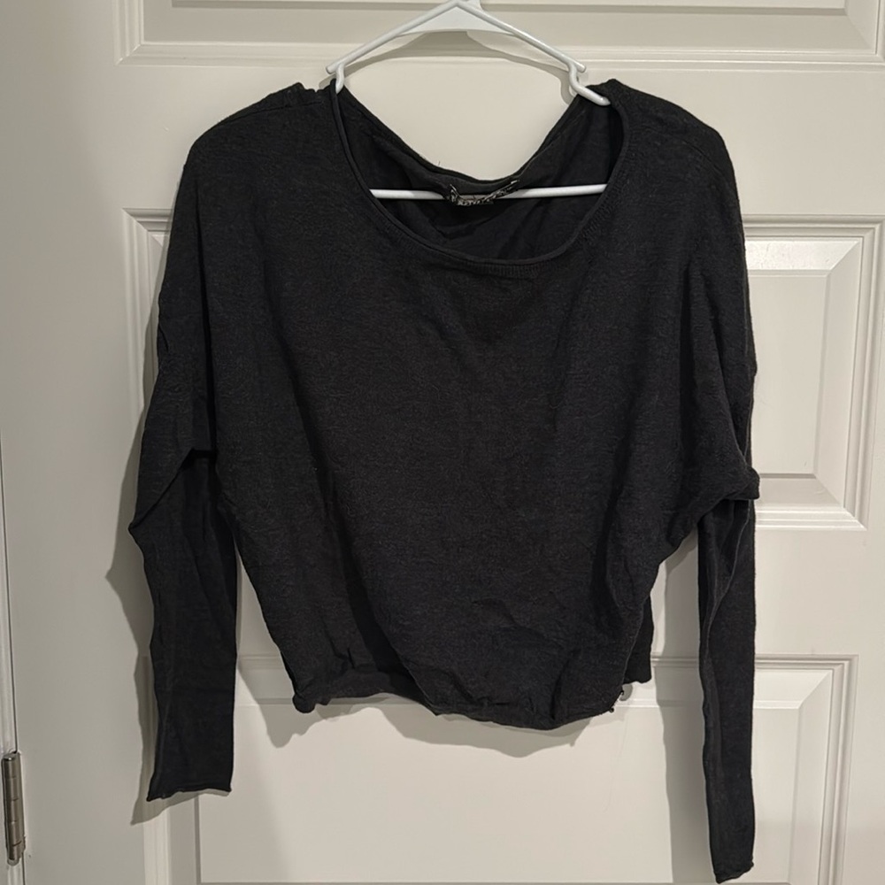 Women’s medium Guess cropped long sleeve